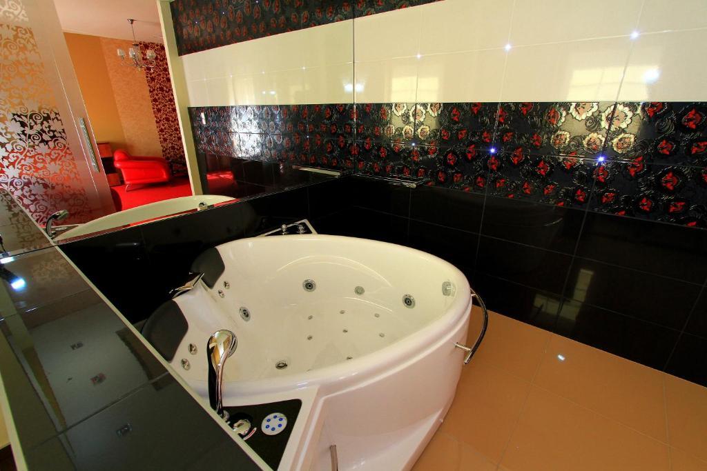 Hotel Rydzewski Елк Екстериор снимка